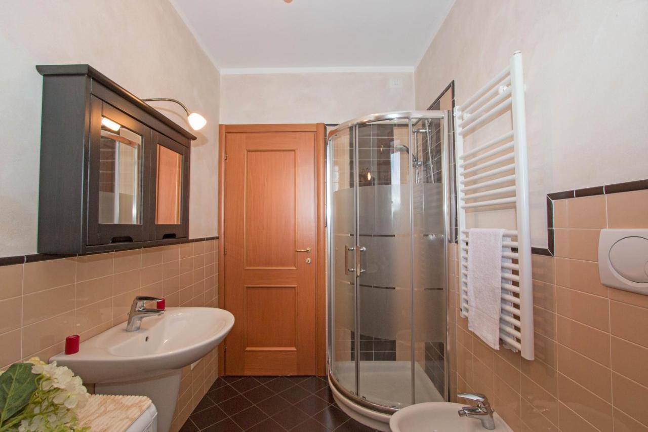Baglio Degli Ulivi 3 Apartment By Wonderful Italy Sirmione Luaran gambar
