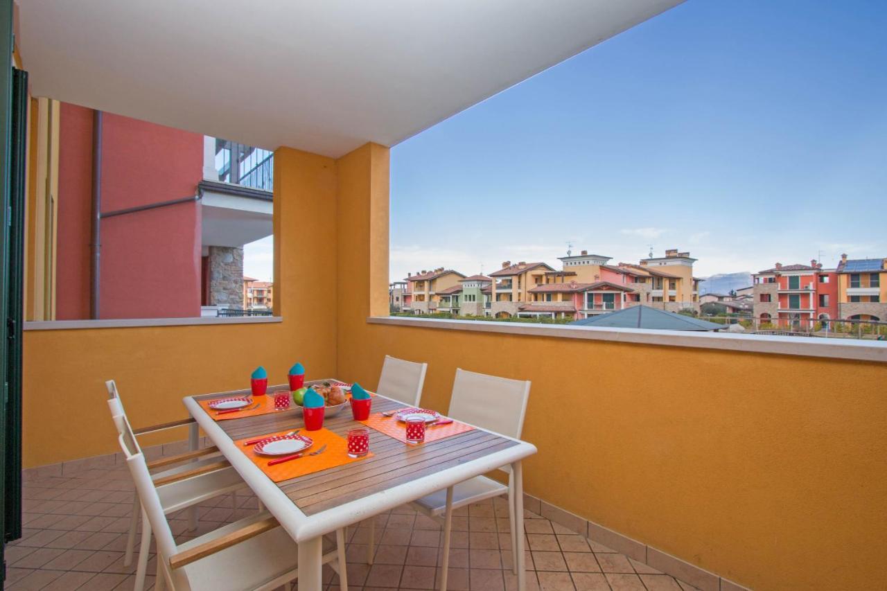 Baglio Degli Ulivi 3 Apartment By Wonderful Italy Sirmione Luaran gambar